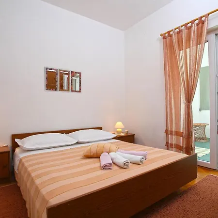 Apartment Mira Makarska