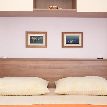 Mira Apartment Makarska